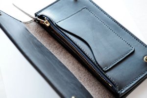 画像7: ART BAROWNアートブラウン VGW00105AB　クロムエクセル トラッカーズウォレットM　ホーウィン社　オイルドレザー　本革　ヌメ　ブラック　グッズ　ウォレット　長財布