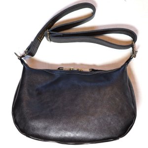 画像4: CUSHMAN クッシュマン 29118 LEATHER SHOULDER BAG MEDIUM シボ感のある カウハイド シュリンクレザー を使用した レザーショルダーバッグ ( Mサイズ ) スタッズカスタムショルダーバック 牛革 真鍮スタッズ WALDES社製ボールチェーン ジッパー