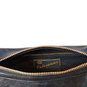 画像14: CUSHMAN クッシュマン 29118 LEATHER SHOULDER BAG MEDIUM シボ感のある カウハイド シュリンクレザー を使用した レザーショルダーバッグ ( Mサイズ ) スタッズカスタムショルダーバック 牛革 真鍮スタッズ WALDES社製ボールチェーン ジッパー