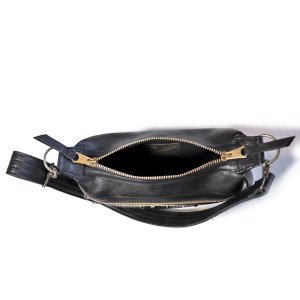 画像13: CUSHMAN クッシュマン 29118 LEATHER SHOULDER BAG MEDIUM シボ感のある カウハイド シュリンクレザー を使用した レザーショルダーバッグ ( Mサイズ ) スタッズカスタムショルダーバック 牛革 真鍮スタッズ WALDES社製ボールチェーン ジッパー