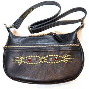 画像3: CUSHMAN クッシュマン 29118 LEATHER SHOULDER BAG MEDIUM シボ感のある カウハイド シュリンクレザー を使用した レザーショルダーバッグ ( Mサイズ ) スタッズカスタムショルダーバック 牛革 真鍮スタッズ WALDES社製ボールチェーン ジッパー