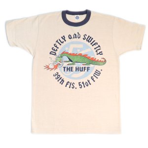 画像2: TOYS McCOY トイズマッコイ TMC2332 MILITARY TEE " 39th FIS. 51st FIW. THE HUFF " ミリタリーTシャツ L-2Aジャケット “The Huff”　デザイン 半袖Tシャツ