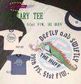 画像1: TOYS McCOY トイズマッコイ TMC2332 MILITARY TEE " 39th FIS. 51st FIW. THE HUFF " ミリタリーTシャツ L-2Aジャケット “The Huff”　デザイン 半袖Tシャツ (1)