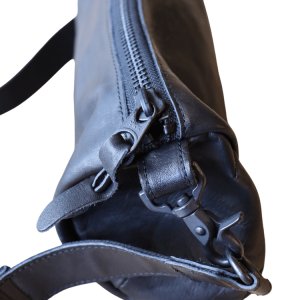 画像4: BUTLER VERNER SAILS バトラーバーナーセイルズ  Horse Roll Shoulder JA-1059-33  馬革ロールショルダーバッグ 馬革 素上げ ホースレザー ワンショルダー ボディバッグ 日本製 madeinjapan