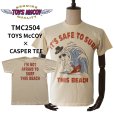 画像1: TOYS McCOY トイズマッコイ TMC2504 CASPER TEE "IT'S SAFE TO SURF" プリントTシャツ キャスパー ビッグウェイブ サーフボード キャバルリーハット 半袖Tシャツ コットン 100% 日本製 (1)