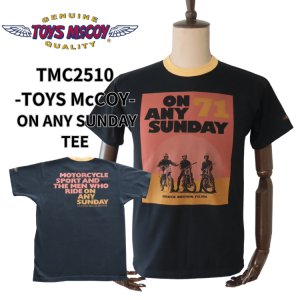 画像1: TOYS McCOY トイズマッコイ TMC2510 ON ANY SUNDAY TEE " ON ANY SUNDAY 71 "スティーブ・マックイーン ハーヴィー・マッシュマン ダートレース 半袖Tシャツ コットン 100% 日本製