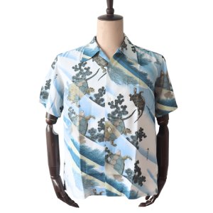 画像2: SUN SURF サンサーフ SS39461 SUN SURF × 葛飾北斎 SPECIAL EDITION “亀” 3 匹の亀 蓑亀 子孫繁栄 日本の意匠 葛飾北斎コラボレーション スペシャルエディション ハワイアンシャツ アロハシャツ 半袖 日本製 made in japan