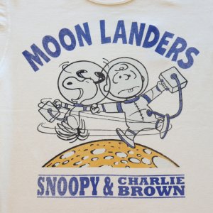 画像9: TOYS McCOY トイズマッコイ TMC2538 TOYS McCOY × SNOOPY TEE  “MOON LANDERS” アポロ10号 スヌーピー チャーリーブラウン コラボTシャツ アメリカンカルチャー  半袖Tシャツ コットン 100% 日本製