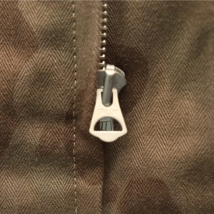 画像11: BUZZ RICKSON'S バズリクソンズ BR15768 AVIATION ASSOCIATES TANKERS CAMOUFLAGE OVER DYE タンカーズ カモフラージュ ジャケット 航空隊 パイロット カエルの皮膚”（フロッグスキン）野戦服 装備用素材 タンカースジャケット ヘリンボーンツイル