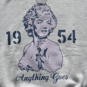 画像9: TOYS McCOY トイズマッコイ TMC2545 HEAVYWEIGHT SWEAT MARILYN MONROE "ANYTHING GOES" ヘヴィウエイトスウェット マリリンモンロー ヴィンテージピース 吊り編み機による丸胴 肉厚な質感と保温性の高い裏起毛