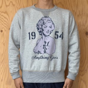 画像2: TOYS McCOY トイズマッコイ TMC2545 HEAVYWEIGHT SWEAT MARILYN MONROE "ANYTHING GOES" ヘヴィウエイトスウェット マリリンモンロー ヴィンテージピース 吊り編み機による丸胴 肉厚な質感と保温性の高い裏起毛