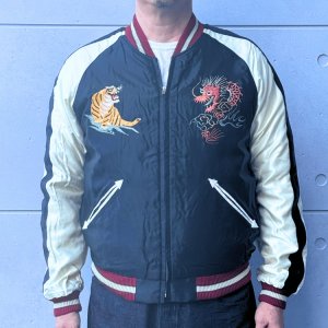 画像4: TAILOR TOYO テーラー東洋 TT15795 Mid 1950s Style Velveteen (Two-tone) × Acetate Souvenir Jacket “WHITE DRAGON” × “EAGLE” 別珍スカジャン  白龍 リバーシブル 鷲 2色の別珍生地 2トーン サテン生地 スーベニアジャケット