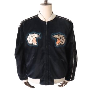 画像2: TAILOR TOYO テーラー東洋 TT15809-119 Mid 1950s Style Velveteen × Acetate Quilted Souvenir Jacket “Stencil Paint” TOYO ENTERPRISE 60th Anniversary Special Edition “TIGER HEAD” × “EAGLE” 別珍スカジャン 白虎 鷲 リバーシブル スーベニアジャケット 刺繍 東洋エンタープライズ60周年記念 スペシャルエディション
