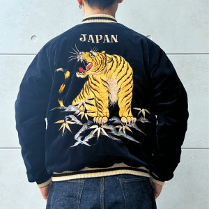 画像3: TAILOR TOYO テーラー東洋 TT15792-128 Mid 1950s Style Velveteen Souvenir Jacket “ROARING TIGER” × “JAPAN MAP” 別珍スーベニアジャケット 別珍 スカジャン 虎 日本地図リバーシブル 2トーン サテン生地 スーベニアジャケット 刺繍
