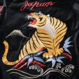 画像14: TAILOR TOYO テーラー東洋 TT15840-119 Mid 1950s Style Velveteen Souvenir Jacket “GOLD DRAGON & GOLD TIGER” × “JAPAN MAP” 別珍スーベニアジャケット 別珍 スカジャン 虎 日本地図リバーシブル 2トーン サテン生地 スーベニアジャケット 刺繍 (14)