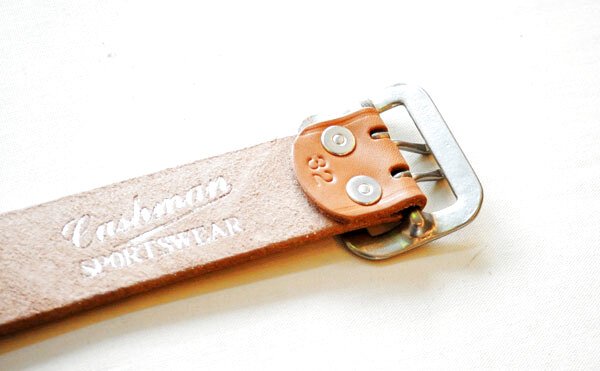 画像9: CUSHMAN クッシュマン Lot.29154 JOHNNY BELT 映画「乱暴者」でマーロン・ブランドが演じる  ジョニーが着用していたベルト を再現した "ジョニーベルト" 40mm カウハイド クロスステッチ クリッピング 仕様 ダブルピン バックル 取り外し可能 タン×ブラックのコンビネーション! (9)