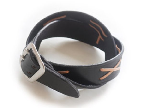 画像3: CUSHMAN クッシュマン Lot.29154 JOHNNY BELT 映画「乱暴者」でマーロン・ブランドが演じる  ジョニーが着用していたベルト を再現した "ジョニーベルト" 40mm カウハイド クロスステッチ クリッピング 仕様 ダブルピン バックル 取り外し可能 タン×ブラックのコンビネーション! (3)