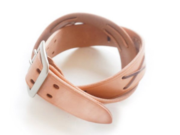 画像4: CUSHMAN クッシュマン Lot.29154 JOHNNY BELT 映画「乱暴者」でマーロン・ブランドが演じる  ジョニーが着用していたベルト を再現した "ジョニーベルト" 40mm カウハイド クロスステッチ クリッピング 仕様 ダブルピン バックル 取り外し可能 タン×ブラックのコンビネーション! (4)