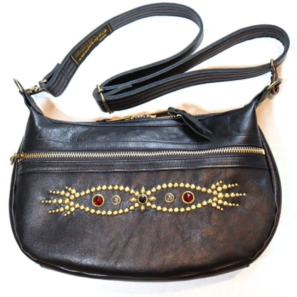 画像3: CUSHMAN クッシュマン 29118 LEATHER SHOULDER BAG MEDIUM シボ感のある カウハイド シュリンクレザー を使用した レザーショルダーバッグ ( Mサイズ ) スタッズカスタムショルダーバック 牛革 真鍮スタッズ WALDES社製ボールチェーン ジッパー (3)