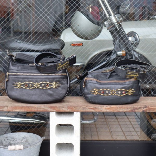 画像16: CUSHMAN クッシュマン 29118 LEATHER SHOULDER BAG MEDIUM シボ感のある カウハイド シュリンクレザー を使用した レザーショルダーバッグ ( Mサイズ ) スタッズカスタムショルダーバック 牛革 真鍮スタッズ WALDES社製ボールチェーン ジッパー (16)