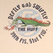 画像4: TOYS McCOY トイズマッコイ TMC2332 MILITARY TEE " 39th FIS. 51st FIW. THE HUFF " ミリタリーTシャツ L-2Aジャケット “The Huff”　デザイン 半袖Tシャツ (4)