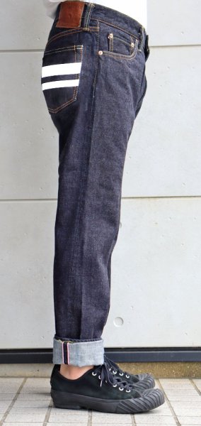 画像3: MOMOTARO JEANS 桃太郎ジーンズ 0106SPZ 世界最特濃デニム！ narrow tapered 15.7oz 特濃インディゴ出陣ナローテーパード ジッパーフライ 定番 人気アイテム スニーカー との相性抜群の 細めのストレート 国産ジーンズmade in japan 5pocket denimpants 5ポケット ジーンズ ジーパン デニムパンツ  (3)