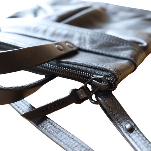 画像13: BUTLER VERNER SAILS バトラーバーナーセイルズ  Horse Leather Mini Helmet bag  JA-2928  ホースレザーミニヘルメットバッグ ショルダーバッグ 馬革 素上げ 革引手 栃木レザー 日本製 madeinjapan (13)