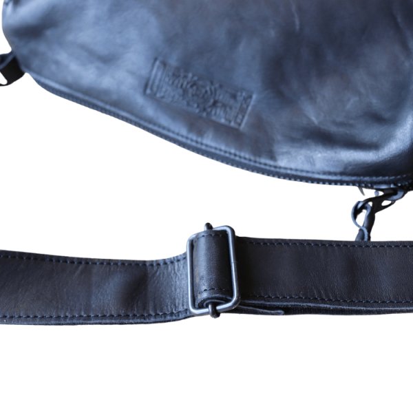 画像6: BUTLER VERNER SAILS バトラーバーナーセイルズ  Horse Roll Shoulder JA-1059-33  馬革ロールショルダーバッグ 馬革 素上げ ホースレザー ワンショルダー ボディバッグ 日本製 madeinjapan (6)