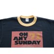 画像5: TOYS McCOY トイズマッコイ TMC2510 ON ANY SUNDAY TEE " ON ANY SUNDAY 71 "スティーブ・マックイーン ハーヴィー・マッシュマン ダートレース 半袖Tシャツ コットン 100% 日本製 (5)