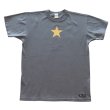 画像4: TOYS McCOY トイズマッコイ TMC2533 DURABLE TEE "ONE STAR" THE WILD ONE CODE 33 ライダースジャケット スタンダードデザイン デュラブル ゴールド ベタプリント 半袖Tシャツ コットン 100% 日本製 (4)