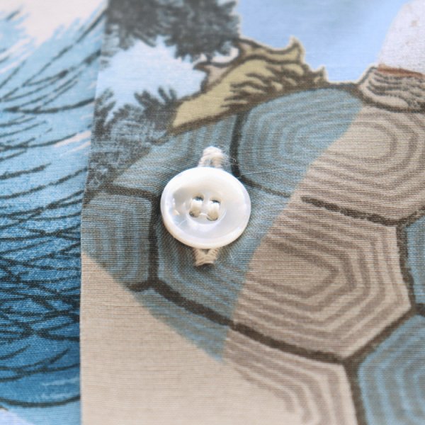 画像10: SUN SURF サンサーフ SS39461 SUN SURF × 葛飾北斎 SPECIAL EDITION “亀” 3 匹の亀 蓑亀 子孫繁栄 日本の意匠 葛飾北斎コラボレーション スペシャルエディション ハワイアンシャツ アロハシャツ 半袖 日本製 made in japan (10)