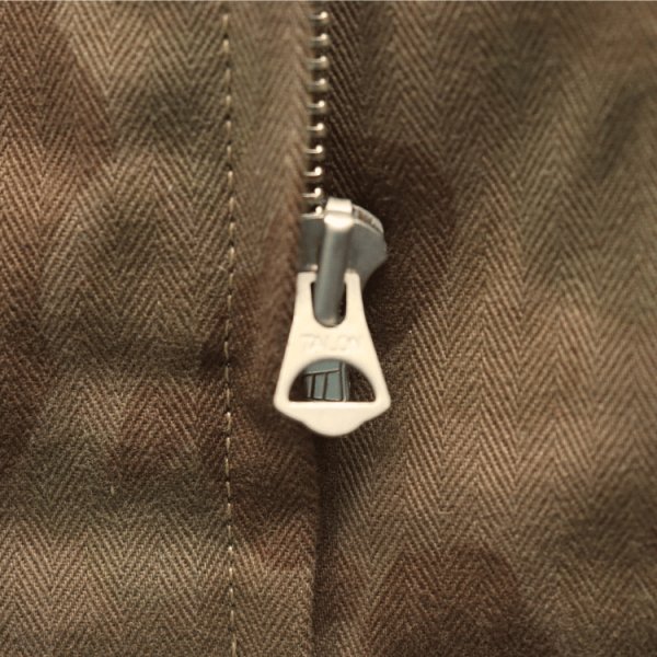 画像11: BUZZ RICKSON'S バズリクソンズ BR15768 AVIATION ASSOCIATES TANKERS CAMOUFLAGE OVER DYE タンカーズ カモフラージュ ジャケット 航空隊 パイロット カエルの皮膚”（フロッグスキン）野戦服 装備用素材 タンカースジャケット ヘリンボーンツイル (11)