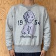 画像2: TOYS McCOY トイズマッコイ TMC2545 HEAVYWEIGHT SWEAT MARILYN MONROE "ANYTHING GOES" ヘヴィウエイトスウェット マリリンモンロー ヴィンテージピース 吊り編み機による丸胴 肉厚な質感と保温性の高い裏起毛 (2)