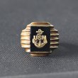 画像2: CUSHMAN クッシュマン 29381 U.S.N. BRASS RING BRASS 米海軍ブラスリング ブラス 1940年代 U.S.NAVY ネイビー オニキス シンプルデザイン アールデコ調のフィン ゴツい雰囲気 指輪 リング (2)