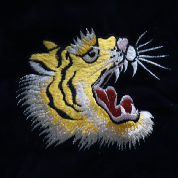 画像9: TAILOR TOYO テーラー東洋 TT15792-128 Mid 1950s Style Velveteen Souvenir Jacket “ROARING TIGER” × “JAPAN MAP” 別珍スーベニアジャケット 別珍 スカジャン 虎 日本地図リバーシブル 2トーン サテン生地 スーベニアジャケット 刺繍 (9)