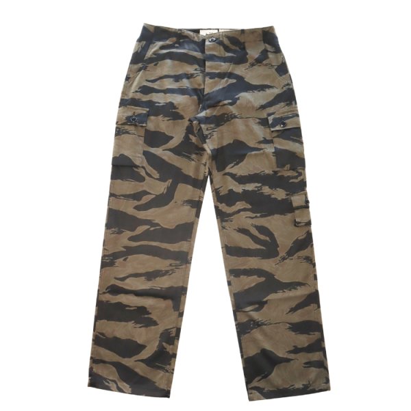 画像2: BUZZ RICKSON'S バズリクソンズ BR42594 WILLIAM GIBSON COLLECTION BLACK TIGER PATTERN TROUSERS OVER DYE ウィリアムギブソンコレクション ブラックタイガーパターン トラウザーズ  オーバーダイ アーミーパンツ アーミートラウザーズ  ARMY タイガーカモフラージュ ウィリアムギブソン ブラックシリーズ (2)