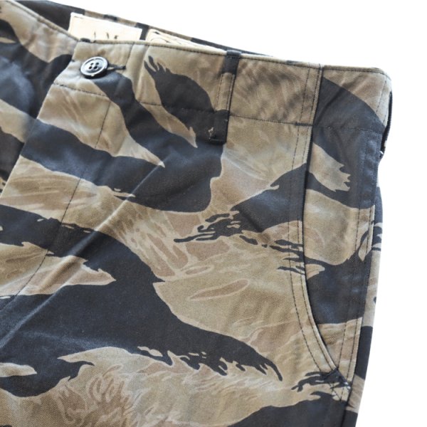 画像4: BUZZ RICKSON'S バズリクソンズ BR42594 WILLIAM GIBSON COLLECTION BLACK TIGER PATTERN TROUSERS OVER DYE ウィリアムギブソンコレクション ブラックタイガーパターン トラウザーズ  オーバーダイ アーミーパンツ アーミートラウザーズ  ARMY タイガーカモフラージュ ウィリアムギブソン ブラックシリーズ (4)