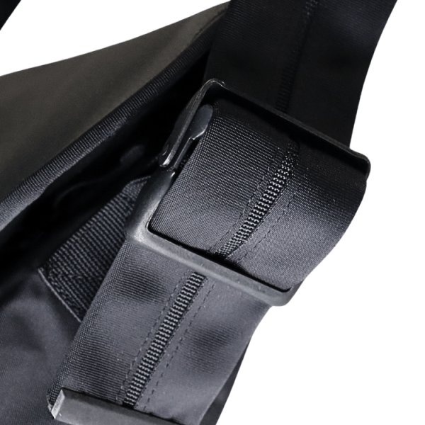 画像5: ATTRACTIONS アトラクションズ x SPEAKEASY スピークイージー A20037 Black Messenger ブラックメッセンジャー ショルダーバッグ 斜めがけバッグ メンズ 大容量 コラボレーション (5)