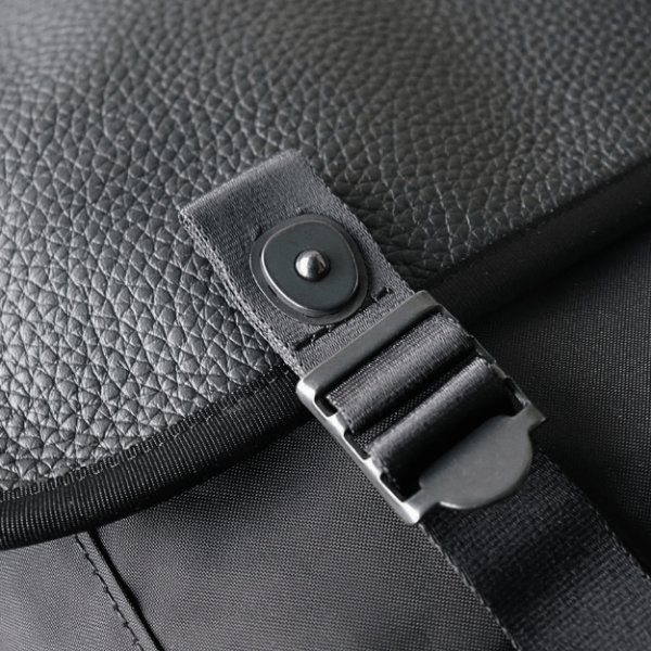 画像4: ATTRACTIONS アトラクションズ x SPEAKEASY スピークイージー A20037 Black Messenger ブラックメッセンジャー ショルダーバッグ 斜めがけバッグ メンズ 大容量 コラボレーション (4)