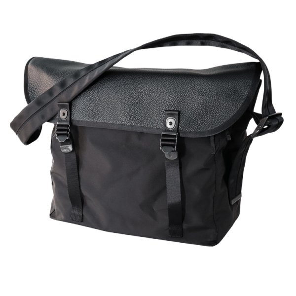 画像2: ATTRACTIONS アトラクションズ x SPEAKEASY スピークイージー A20037 Black Messenger ブラックメッセンジャー ショルダーバッグ 斜めがけバッグ メンズ 大容量 コラボレーション (2)