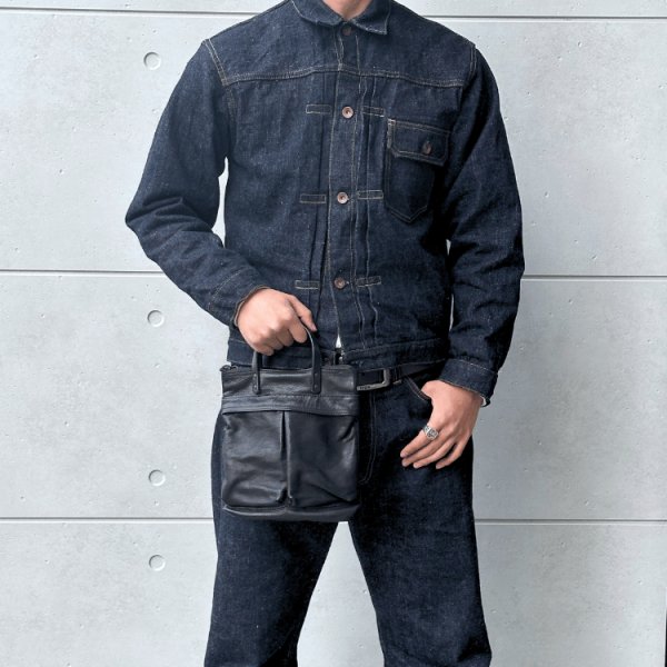 画像4: BUTLER VERNER SAILS バトラーバーナーセイルズ  Horse Leather Mini Helmet bag  JA-2928  ホースレザーミニヘルメットバッグ ショルダーバッグ 馬革 素上げ 革引手 栃木レザー 日本製 madeinjapan (4)